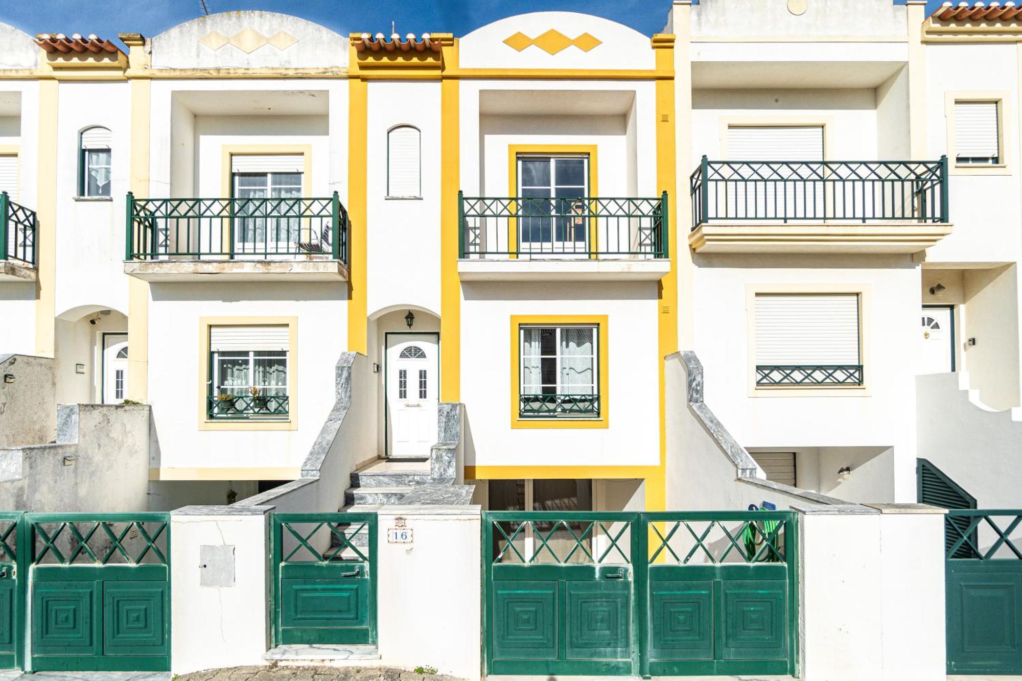 Вілла Baleal Happiness Surf House Феррел Екстер'єр фото